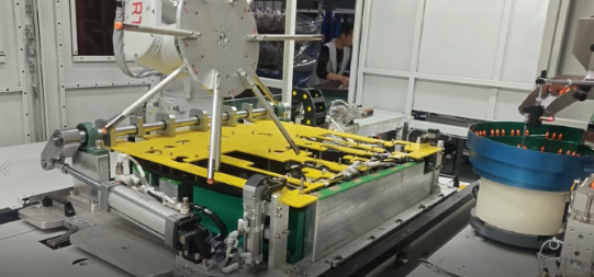 Последние блоги о компании Автоматизированная вставка клипс для автомобильных дверных панелей